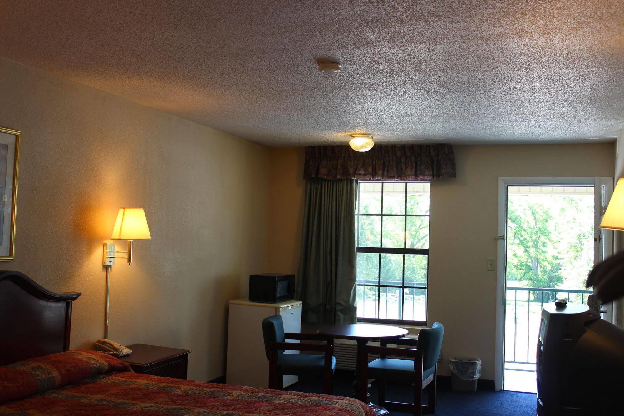 Deer Acres Inn Monroe Exterior photo